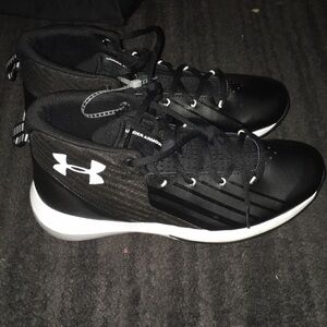 Youth under armor sneakers never been worn new but does not have the tags